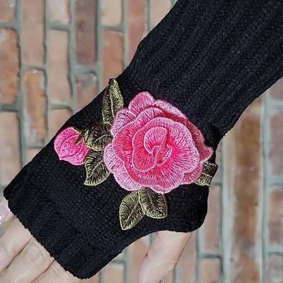 🔥LAST PAIR🔥 EMBROIDERED ROSE APPLIQUE FINGERLESS GLOVES - Picture 5 of 6